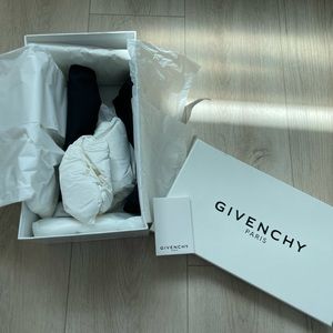 Givenchy (womens) Shoe box